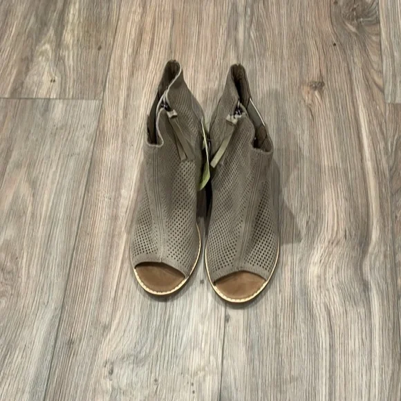 NWT LADIES TOMS MAJORCA PEEP TOE BOOTS SIZE 5.5 - Picture 2 of 8
